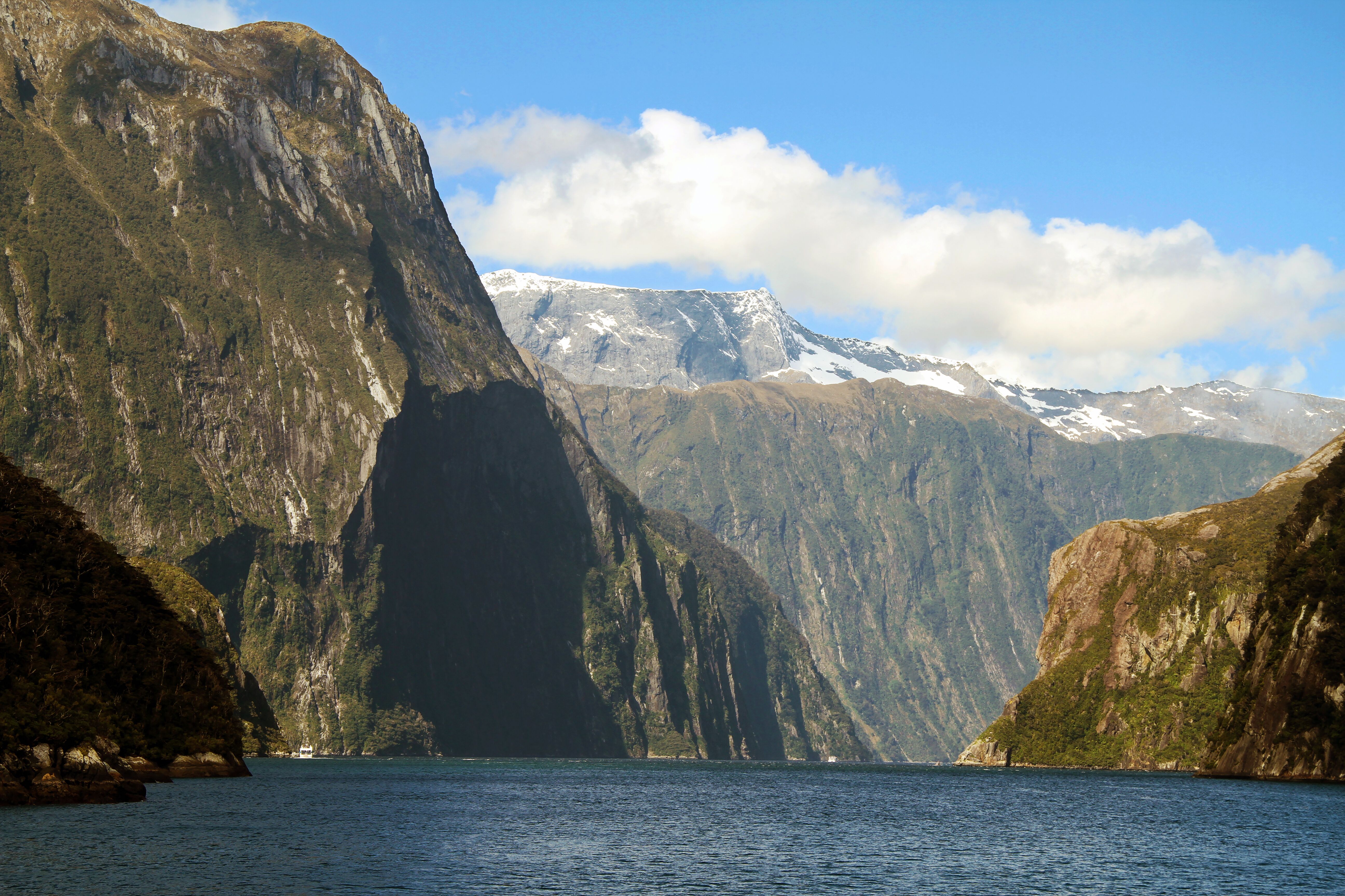 This image has an empty alt attribute; its file name is Bassett-Milford-Sound-New-Zealand.jpeg
